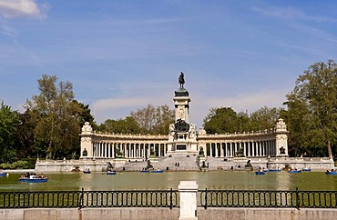 Memorial to King Alfonso XII. in the back, Madrid, Spain, Europe