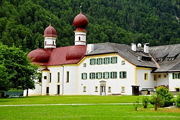 St. Bartholomae pilgrimage church, 12th century, Koenigssee lake, Nationalpark Berchtesgaden Alpine national park, Bavaria, Germany, Europe