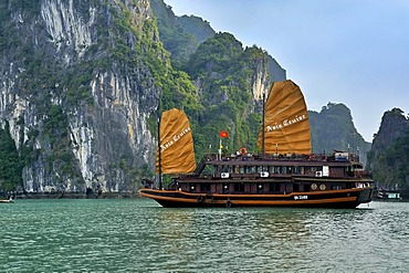 Junk in Halong Bay, Vietnam, Southeast Asia