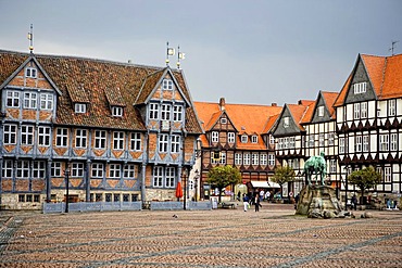 Market square with City Hall and memorial to Duke Augustus the Younger, Wolfenbuettel, Lower Saxony, Germany, Europe