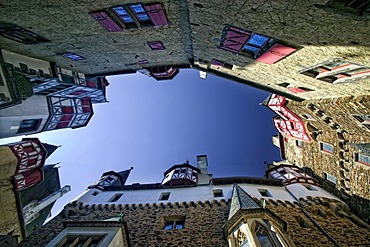 Courtyard of Burg Eltz castle, "Ganerbenburg", castle belonging to a community of joint heirs, 12th century, Muenstermaifeld, Moselle, Rhineland-Palatinate, Germany, Europe