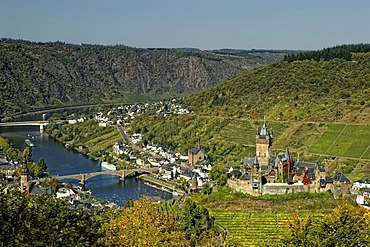 Cochem on the Moselle River with Reichsburg Castle, Rhineland-Palatinate, Germany, Europe