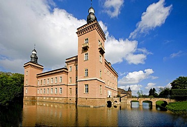 Schloss Gracht castle, seat of the ESMT European School of Management and Technology, Erftstadt, North Rhine-Westphalia, Germany, Europe