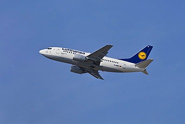 Commercial aircraft Lufthansa Boeing 737-500 named after the town of Iserlohn, during climb, Star Alliance Group, Duesseldorf International Airport, Duesseldorf, North Rhine-Westphalia, Germany, Europe