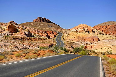 Road running through the Valley of Fire State Park, Nevada, USA, North America