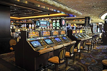 Slot machines in the 5-star Mirage Hotel, Las Vegas, Nevada, USA, North America