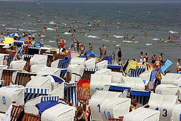 Beach in the seaside resort and spa town of Binz, Ruegen island, Mecklenburg-Western Pomerania, Germany, Europe