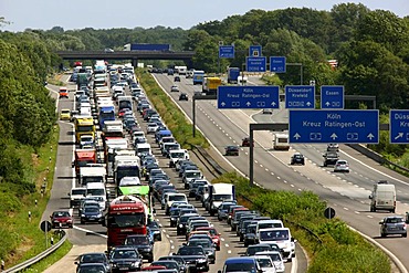 Traffic jam on the A3 motorway, Breitscheider Kreuz junction in direction of Oberhausen, Ratingen, North Rhine-Westphalia, Germany, Europe