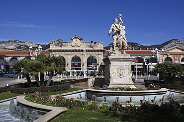 Fountain and monument in front of the Gare de Toulon, Var, Cote d'Azur, France, Europe