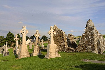 High crosses at the monastery ruins of Clonmacnoise on the Shannon, Midlands, Republic of Ireland, Europe