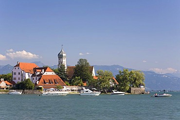 Church of St. George and the castle on the peninsula near Wasserburg, Lake Constance, Bavaria, Germany, Europe