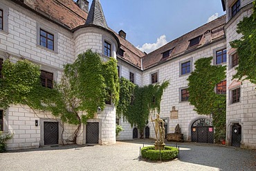 Inner courtyard of the Moated Castle of Mitwitz, Upper Franconia, Franconia, Bavaria, Germany, Europe