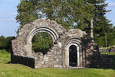 Nuns church, Clonmacnoise Monastery, County Offaly, Leinster, Republic of Ireland, Europe