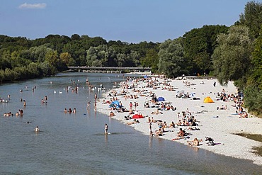 View from Thalkirchener Bridge to the banks of the Isar River, Isar on Flaucher, at the rear Flauchersteg pier, Thalkirchen, Munich, Upper Bavaria, Bavaria, Germany, Europe, Europe