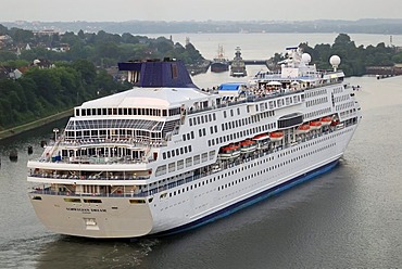 Cruise ship "Norwegian Dream", Norwegian Cruise Line, arriving at Holtenau lock, Kiel Canal, Kiel, Schleswig-Holstein, Germany, Europe