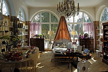 Winter garden with canopy bed and decorative items for Easter, Villa & Ambiente, Im Weller 28, Nuremberg, Middle Franconia, Bavaria Germany, Europe