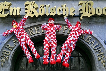 Brewery Em Koelsche Boor, Nubbel straw men on the facade of a bar on the Eigelstein, Cologne Carnival, Cologne, Rhineland, North Rhine-Westphalia, Germany, Europe