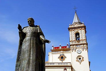 Statue of bishop Manuel Gonzalez Garcia in front of the church Iglesia de San Pedro, Huelva, Costa de la Luz, Huelva, Andalusia, Andalucia, Spain, Europe