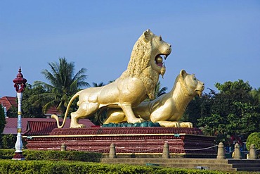 Golden lions at the Golden Lion Traffic Circle, Ochheuteal Beach, Sihanoukville, Cambodia, Indochina, Southeast Asia