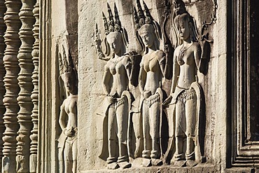 Relief of Apsara dancers, Angkor Wat Temple, Angkor temples, Siem Reap, Cambodia, Indochina, Southeast Asia