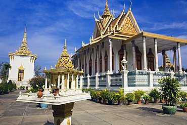 Spirit House and Silver Pagoda, Royal Palace, Phnom Penh, Cambodia, Indochina, Southeast Asia, Asia