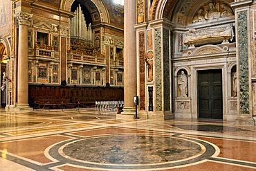 Apse with organ, transept with grave monument of Pope Innocent III., Basilica San Giovanni in Laterano, Basilica of St. John Lateran, Rome, Lazio, Italy, Europe