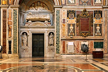 Grave monument of Pope Innocent III., transept, Basilica San Giovanni in Laterano, Basilica of St. John Lateran, Rome, Lazio, Italy, Europe