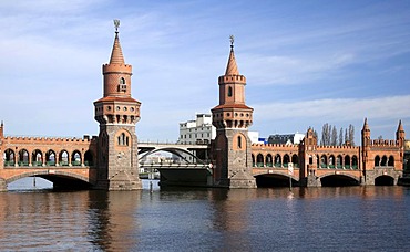 Oberbaumbruecke Bridge, Kreuzberg, Friedrichshain, Berlin, Germany, Europe