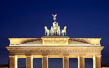 Brandenburg Gate with Quadriga, Pariser Platz square, Berlin-Mitte, Berlin, Germany, Europe