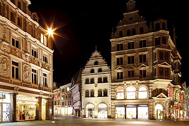 Business houses on Kohlmarkt square, including Haus zur Sonne building, Haus zum Goldenen Stern building and Haus zur Rose building, Braunschweig, Brunswick, Lower Saxony, Germany, Europe