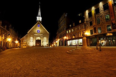 Place Royal square and the Eglise Notre-Dame-des-Victoires church, Quebec City, Quebec, Canada