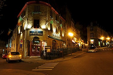 Night mood in the Rue Saint Jean in the historic old town of Quebec City, Quebec, Canada