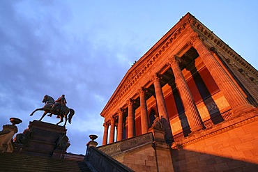 Alte Nationalgalerie Old National Gallery at dusk, Museumsinsel museum island, Berlin, Germany, Europe