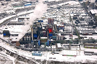 Aerial photo, blast furnaces, snow-covered industrial scenery, ThyssenKrupp Steel, Meiderich, Hamborn, Rhein, Duisburg, Ruhr Area, North Rhine-Westphalia, Germany, Europe