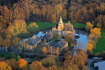 Aerial view, Wasserschloss Vinnum moated castle, Olfen, Muensterland region, North Rhine-Westphalia, Germany, Europe