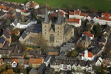 Aerial view, cathedral St. Viktor, chapter, Xanten, Niederrhein region, North Rhine-Westphalia, Germany, Europe