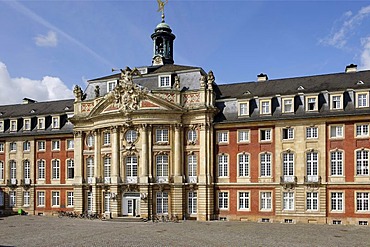 Castle of the prince bishop, built from 1767 by J.K. Schalun, Muenster, North Rhine-Westphalia, Germany, Europe