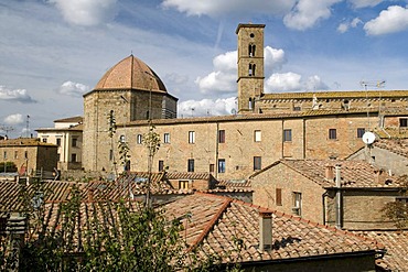 Town view with Baptistery and Santa Maria Assunta cathedral, Volterra, Tuscany, Italy, Europe