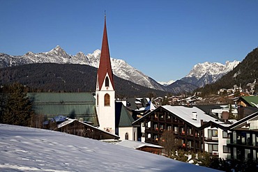 St. Oswald Parish Church, townscape, Seefeld, Tyrol, Austria, Europe