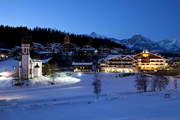 Seefeld townscape with Seekirchl chapel, church, twilight, Seefeld, Tyrol, Austria, Europe