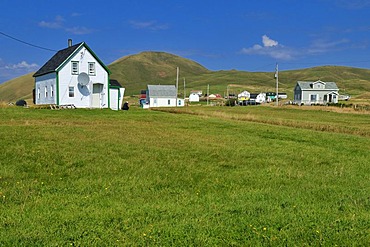 Farmhouse on the treeless meadows of Ile d'Entree, Entry Island, Iles de la Madeleine, Magdalen Islands, Quebec Maritime, Canada, North America