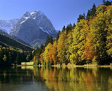 Riessersee lake in spring, Garmisch Partenkirchen, Werdenfelser Land, Wettersteingebirge mountains, Mt. Zugspitze, Waxenstein, Upper Bavaria, Bavaria, Germany, Europe