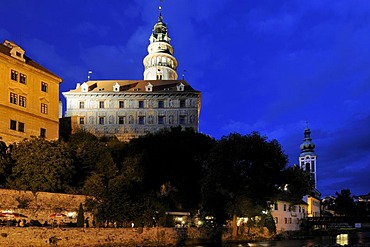 Cesky Krumlov Castle with tower in the evening above the historic old town, UNESCO World Heritage Site, Cesky Krumlov, Czech Republic, Europe