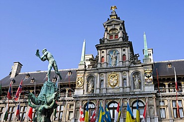 The Silvius Brabo fountain in front of the city hall on the Grote Markt square, Antwerp, Flanders, Belgium, Europe