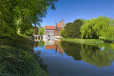 Castle park and Huelshoff Castle, Havixbeck, Muensterland, North Rhine-Westphalia, Germany, Europe