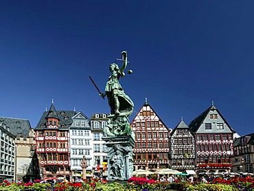 Justitia statue on the Gerechtigkeitsbrunnen fountain of justice, Roemerberg square, Frankfurt am Main, Hesse, Germany, Europe