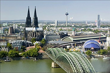 View from the Triangle high-rise building of the Cathedral, Ludwig Museum, Hohenzollern Bridge and the Cologne central station, Cologne, North Rhine-Westphalia, Germany, Europe