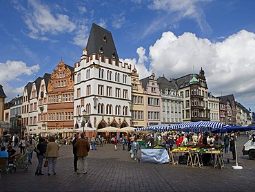 Hauptmarkt central square, Steipe building, TriPetrusbrunnen fountainer, Rhineland-Palatinate, Germany, Europe