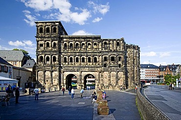 Porta Nigra city gate in front of the medieval market cross, Hauptmarkt central square, Trier, Rhineland-Palatinate, Germany, Europe