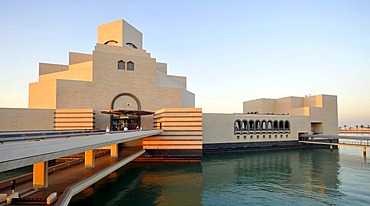 Museum of Islamic Art, designed by I.M. PEI, evening atmosphere, Corniche, Doha, Qatar, Persian Gulf, Middle East, Asia